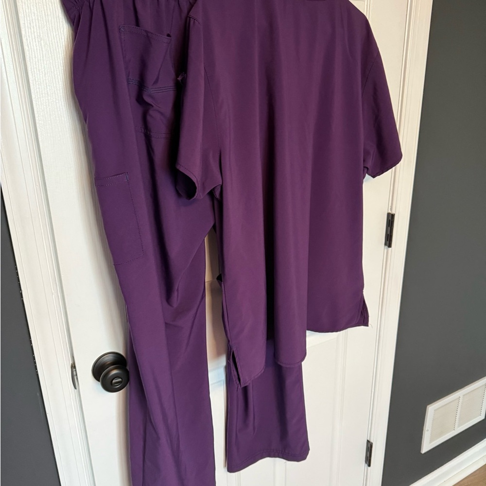 Carhartt Force Modern Fit Deep Purple Scrub Set - Picture 6 of 9